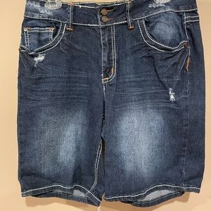 Zanadi size 12 mid length jean shorts.